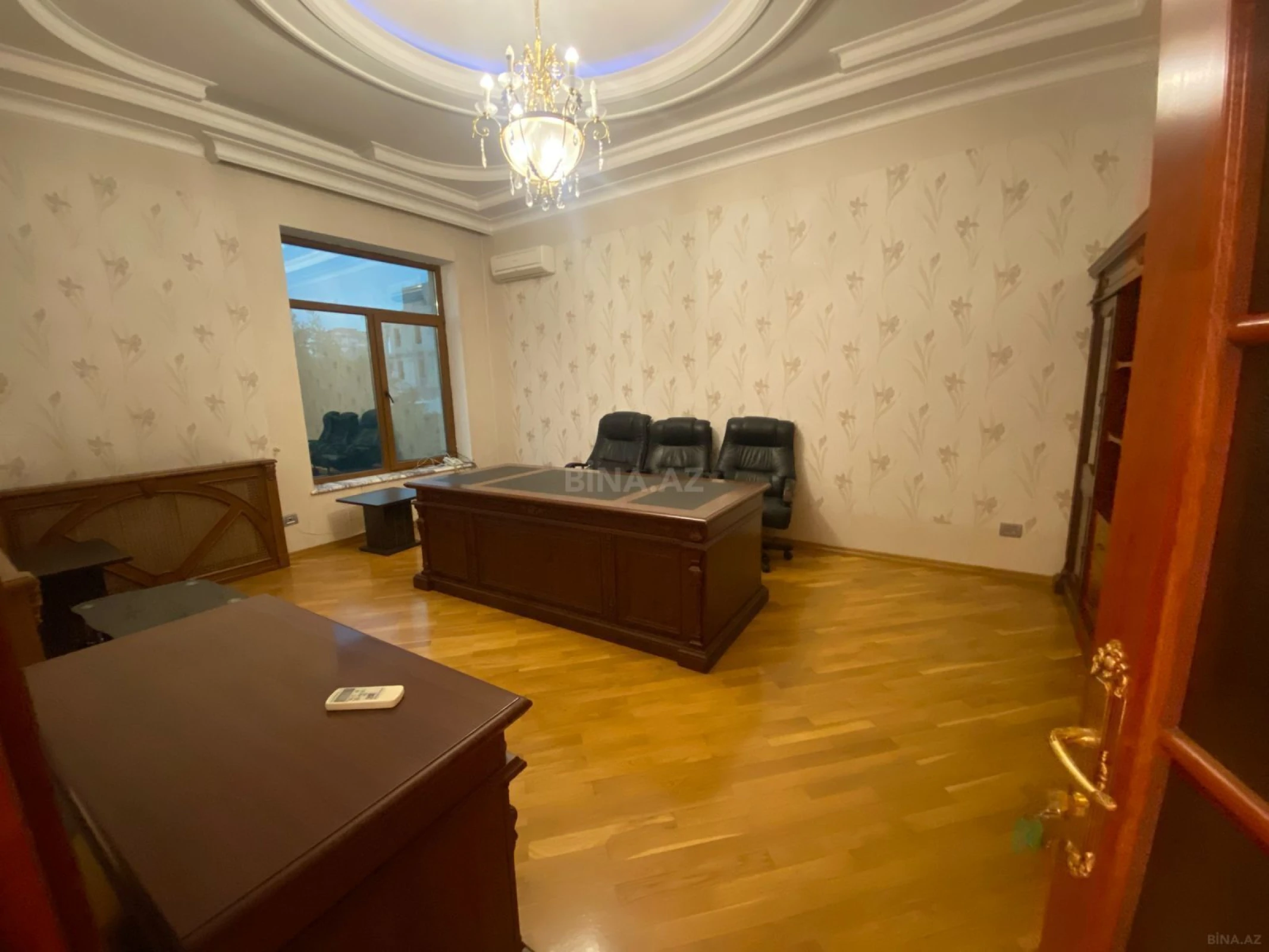 Kirayə verilir 10 otaqlı həyət evi 550 m²