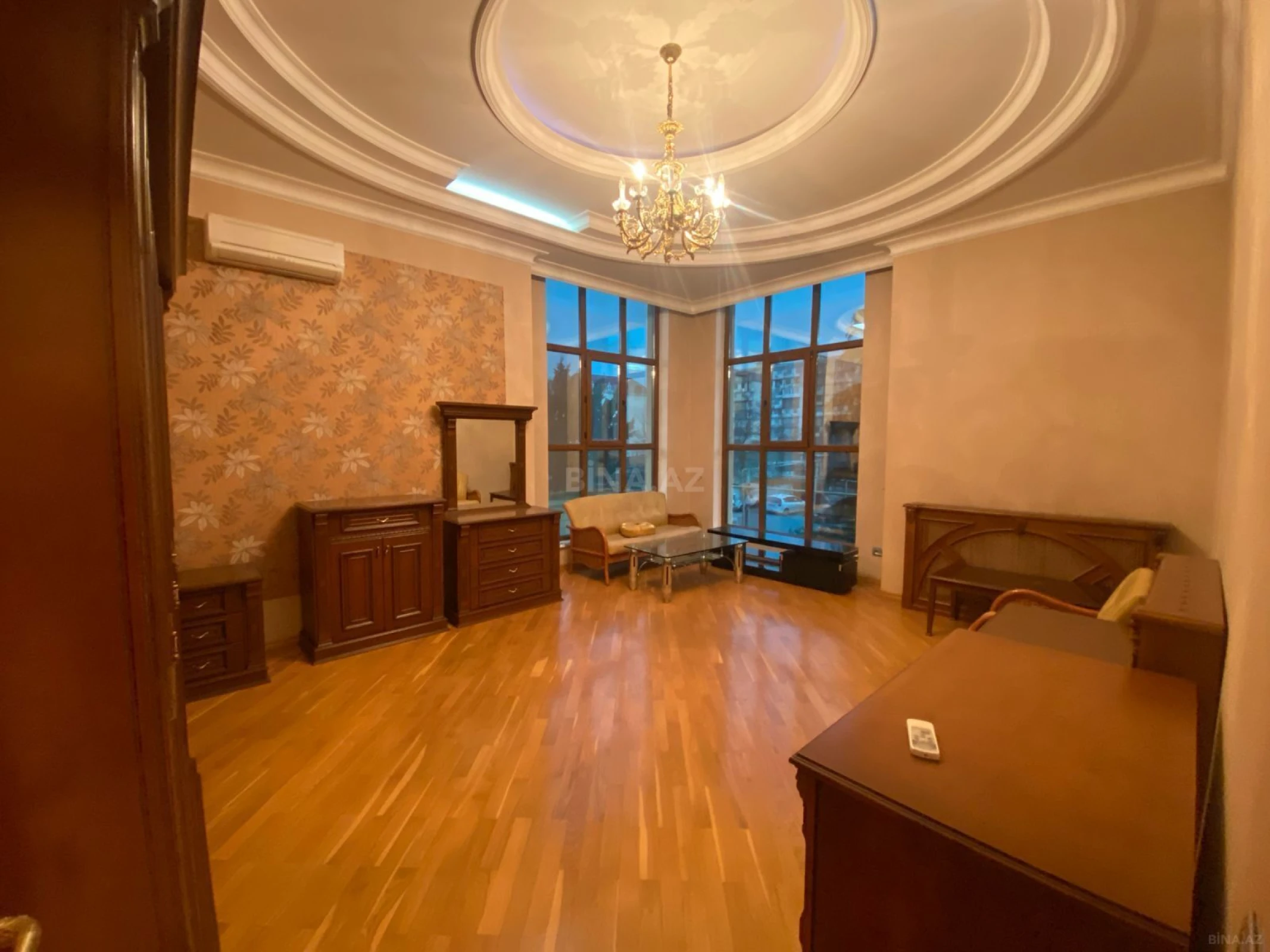 Kirayə verilir 10 otaqlı həyət evi 550 m²
