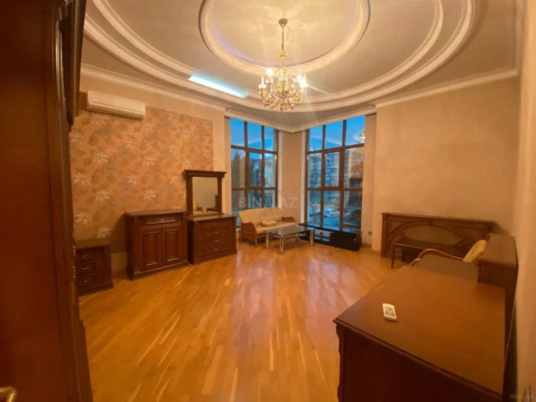 Kirayə verilir 10 otaqlı həyət evi 550 m²