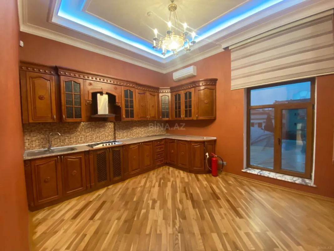 Kirayə verilir 10 otaqlı həyət evi 550 m²