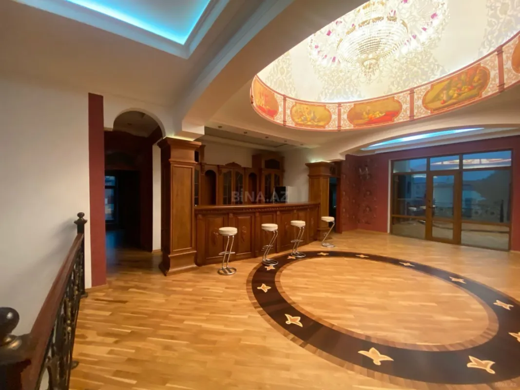 Kirayə verilir 10 otaqlı həyət evi 550 m²