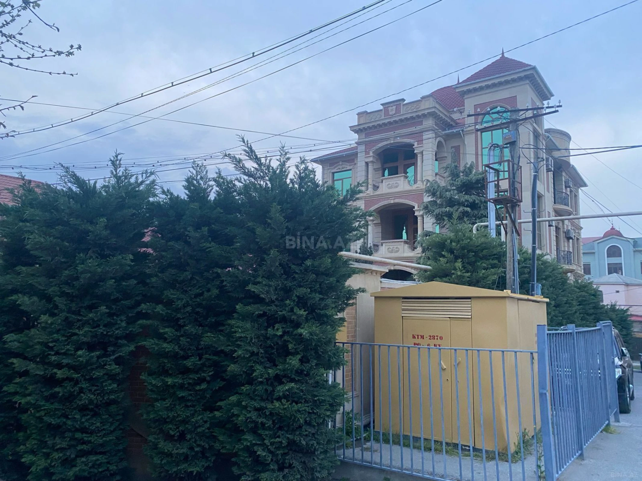 Kirayə verilir 10 otaqlı həyət evi 550 m²