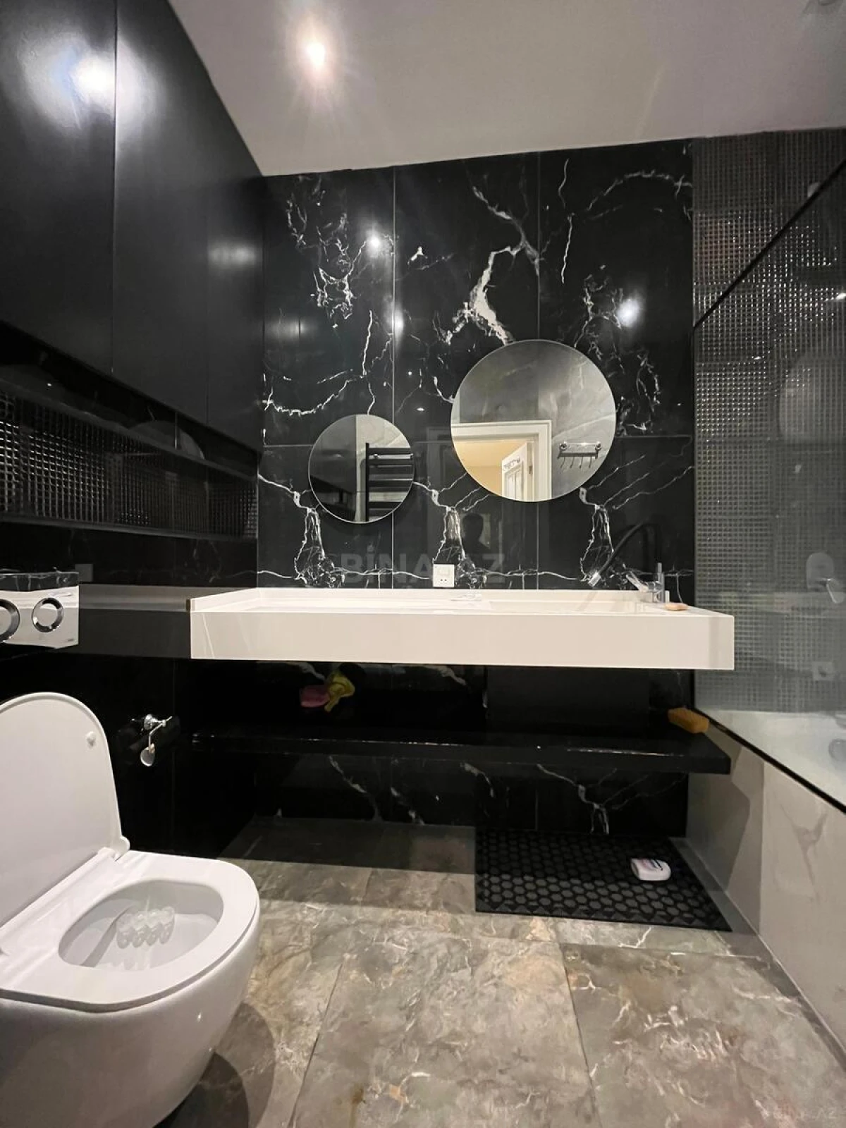 Kirayə verilir 2 otaqlı mənzil 105 m²