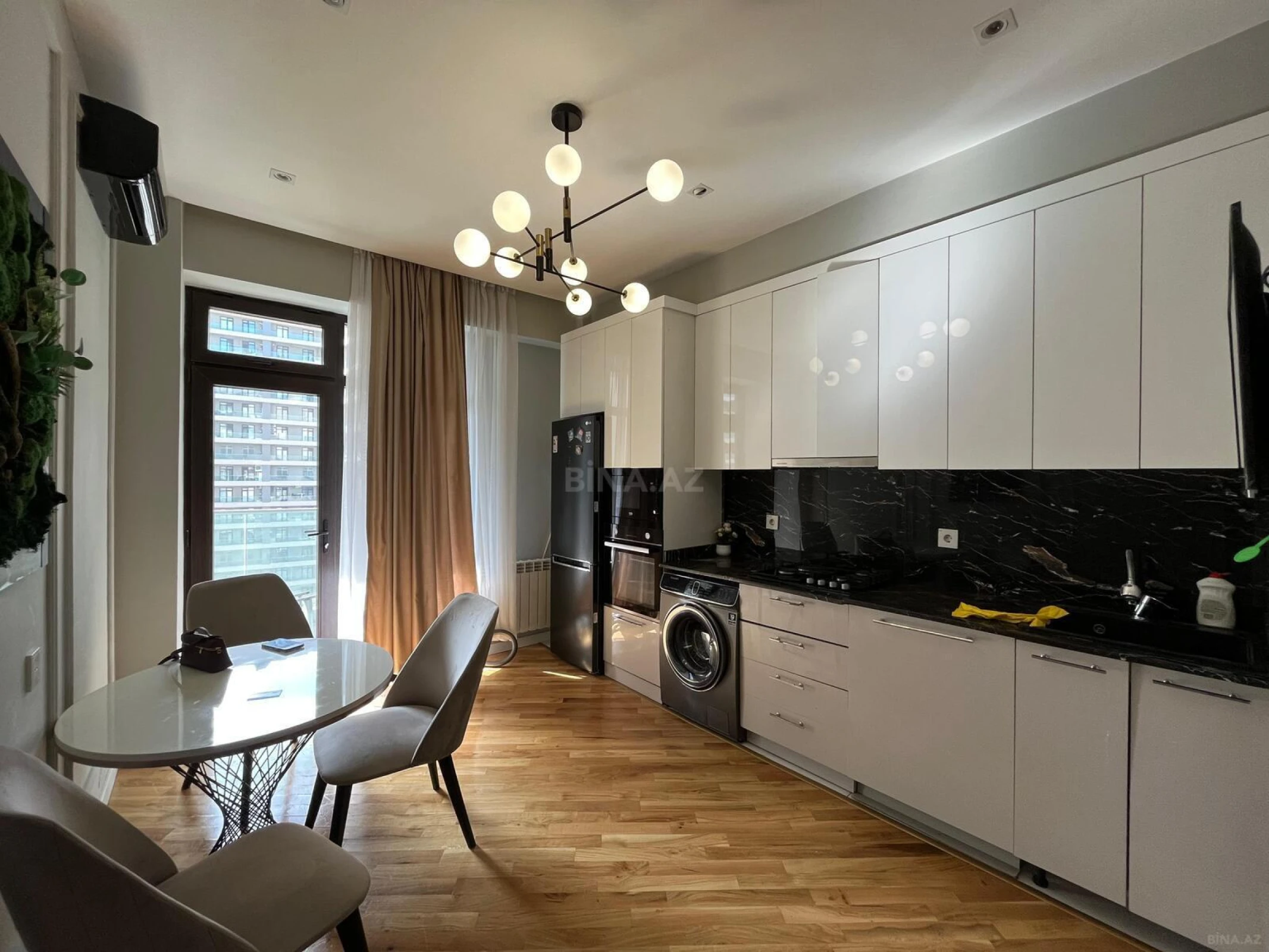 Kirayə verilir 2 otaqlı mənzil 105 m²