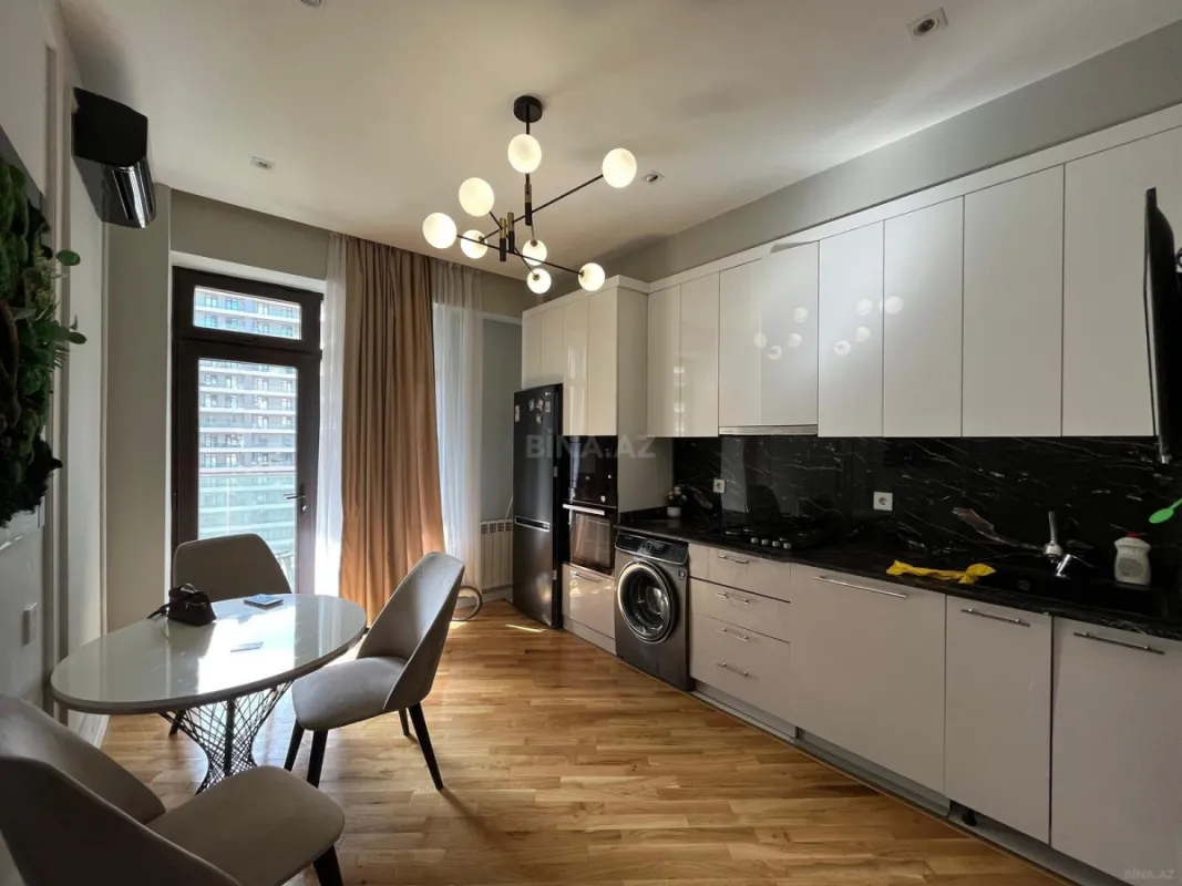 Kirayə verilir 2 otaqlı mənzil 105 m²