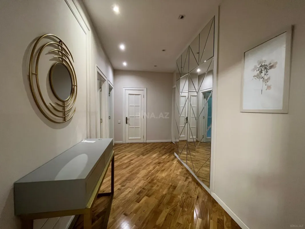 Kirayə verilir 2 otaqlı mənzil 105 m²