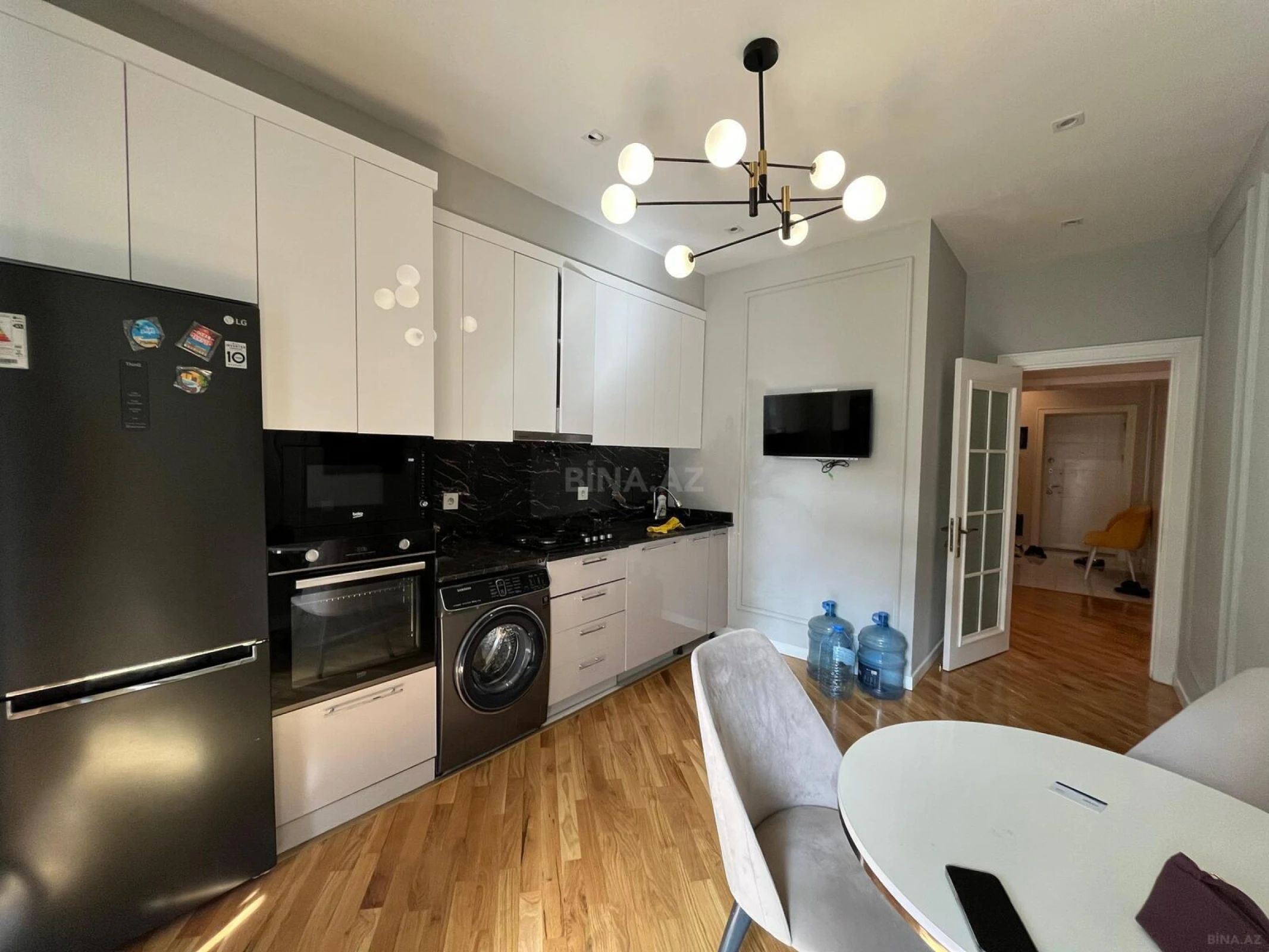 Kirayə verilir 2 otaqlı mənzil 105 m²