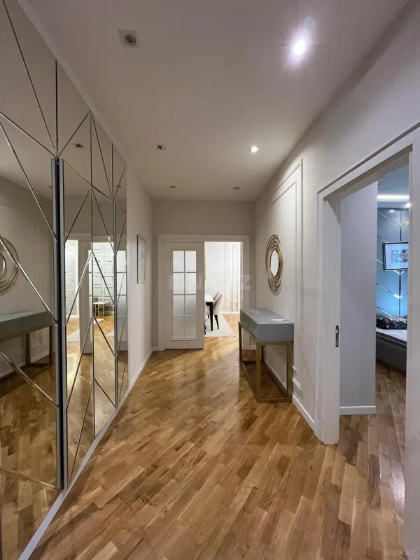 Kirayə verilir 2 otaqlı mənzil 105 m²