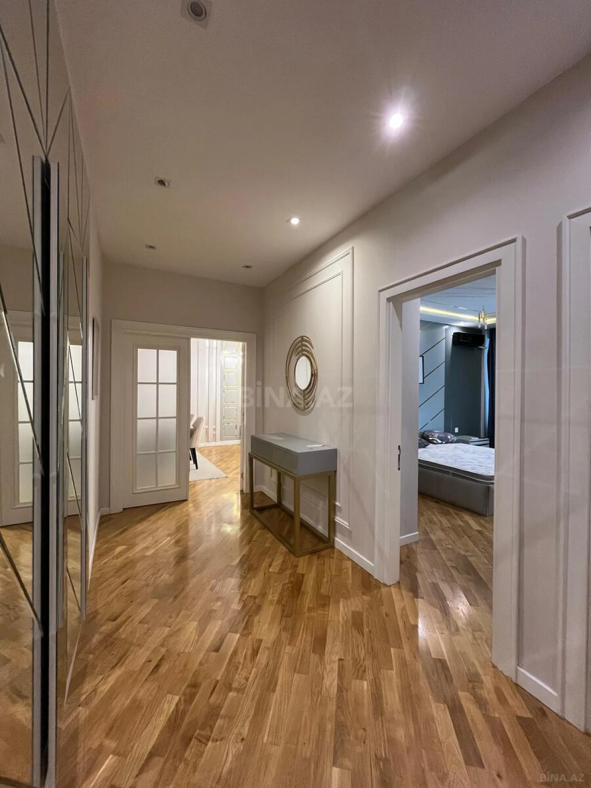 Kirayə verilir 2 otaqlı mənzil 105 m²