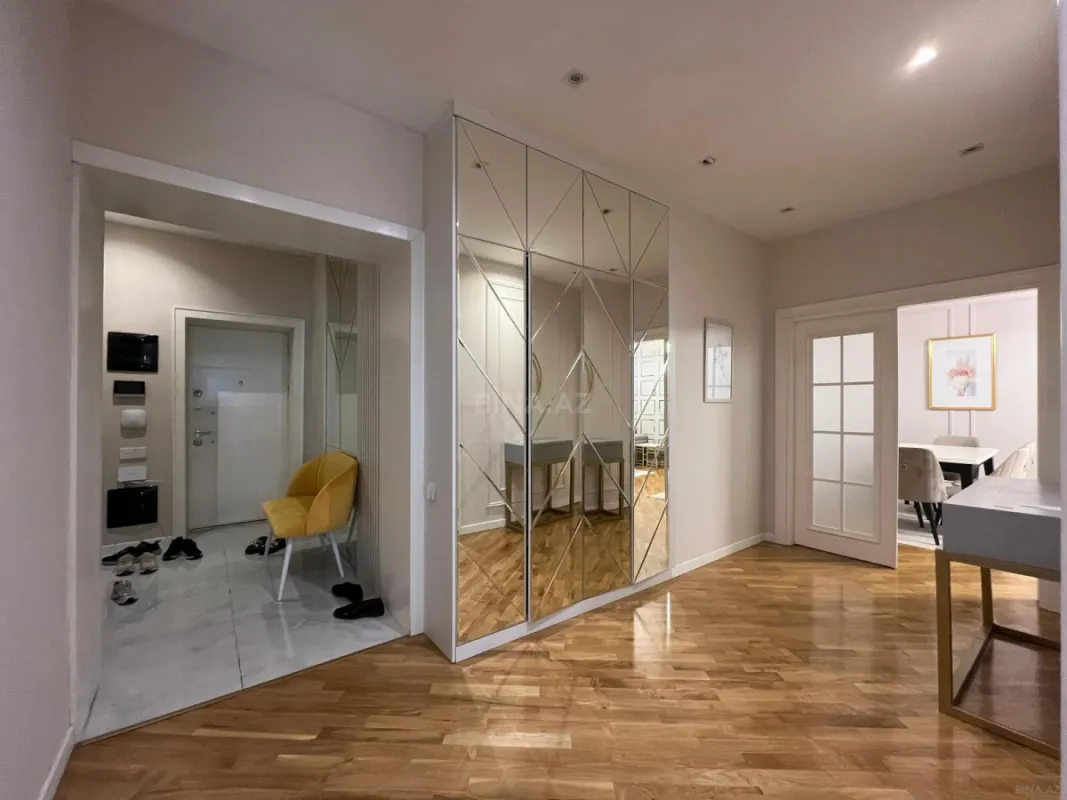 Kirayə verilir 2 otaqlı mənzil 105 m²