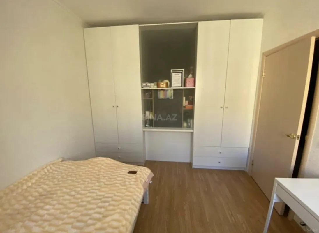 Satılır 4 otaqlı mənzil 171 m²