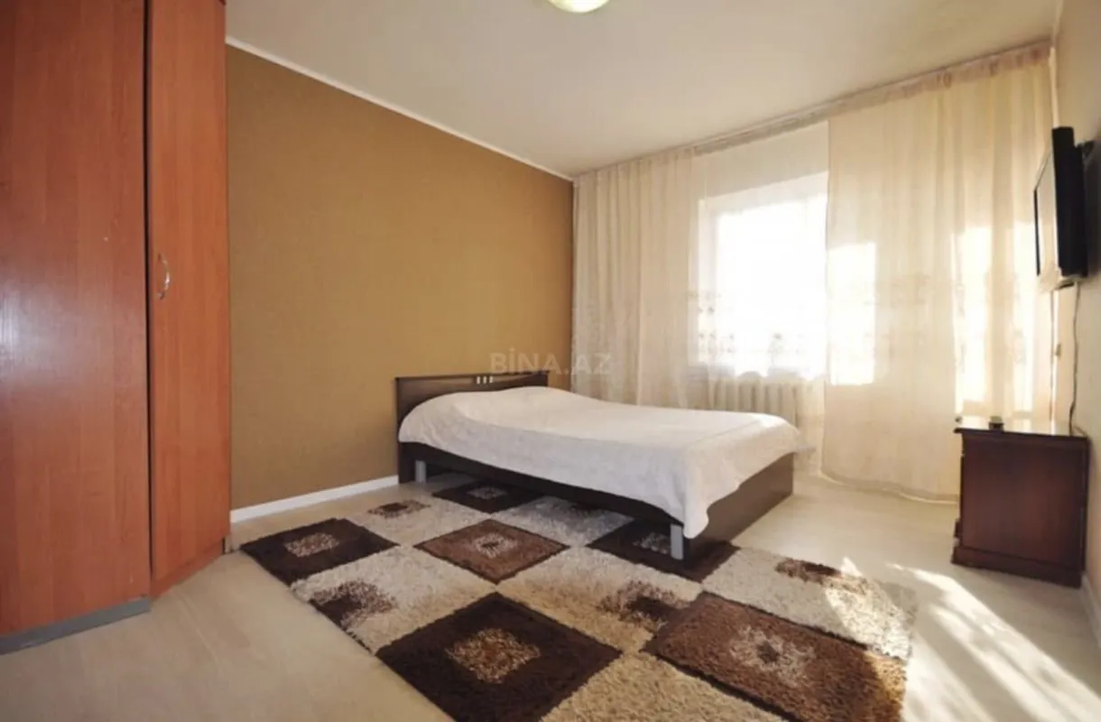 Satılır 4 otaqlı mənzil 171 m²