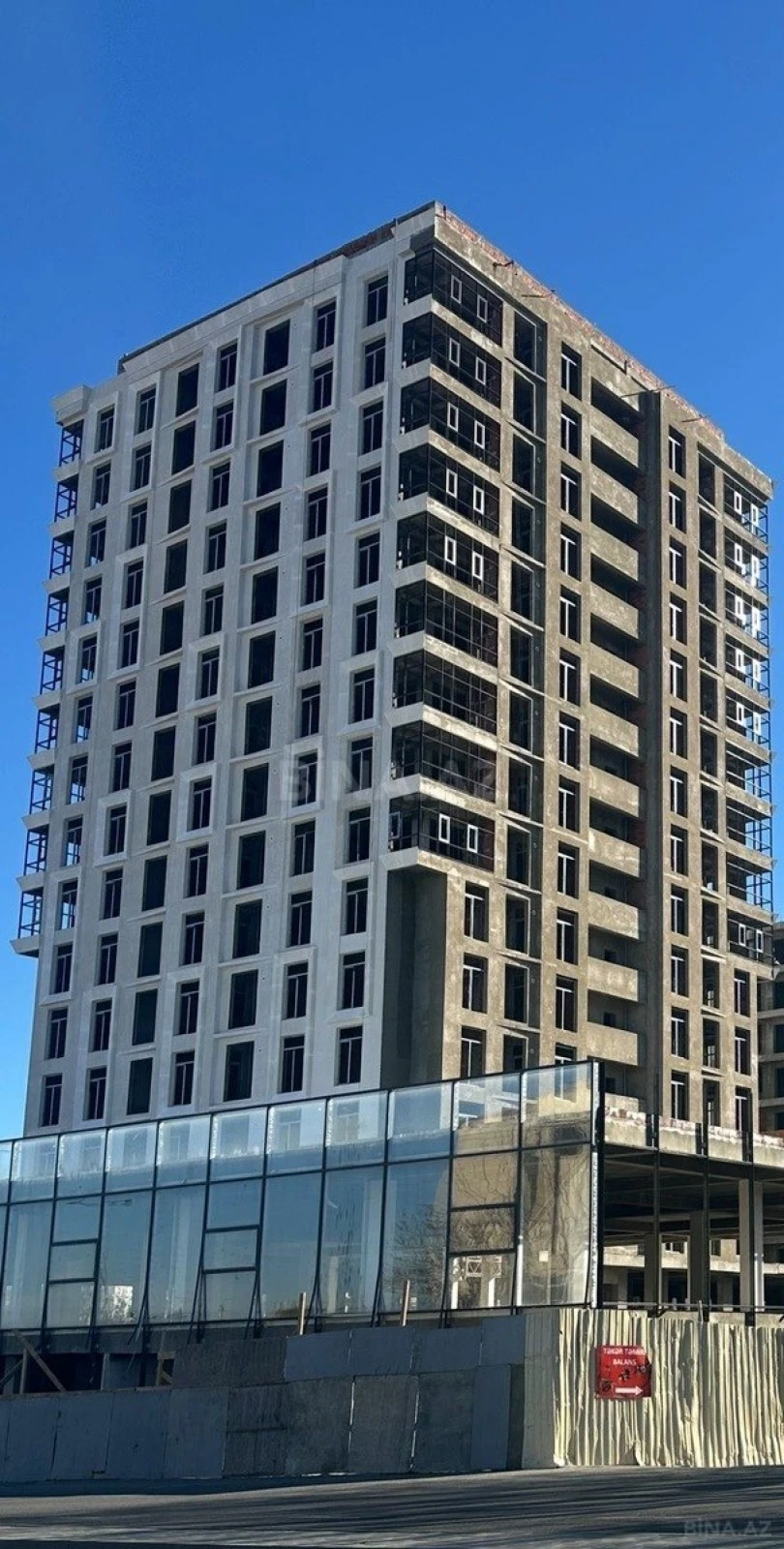 Satılır 2 otaqlı mənzil 104 m²