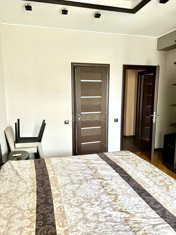 Kirayə verilir 3 otaqlı mənzil 180 m²