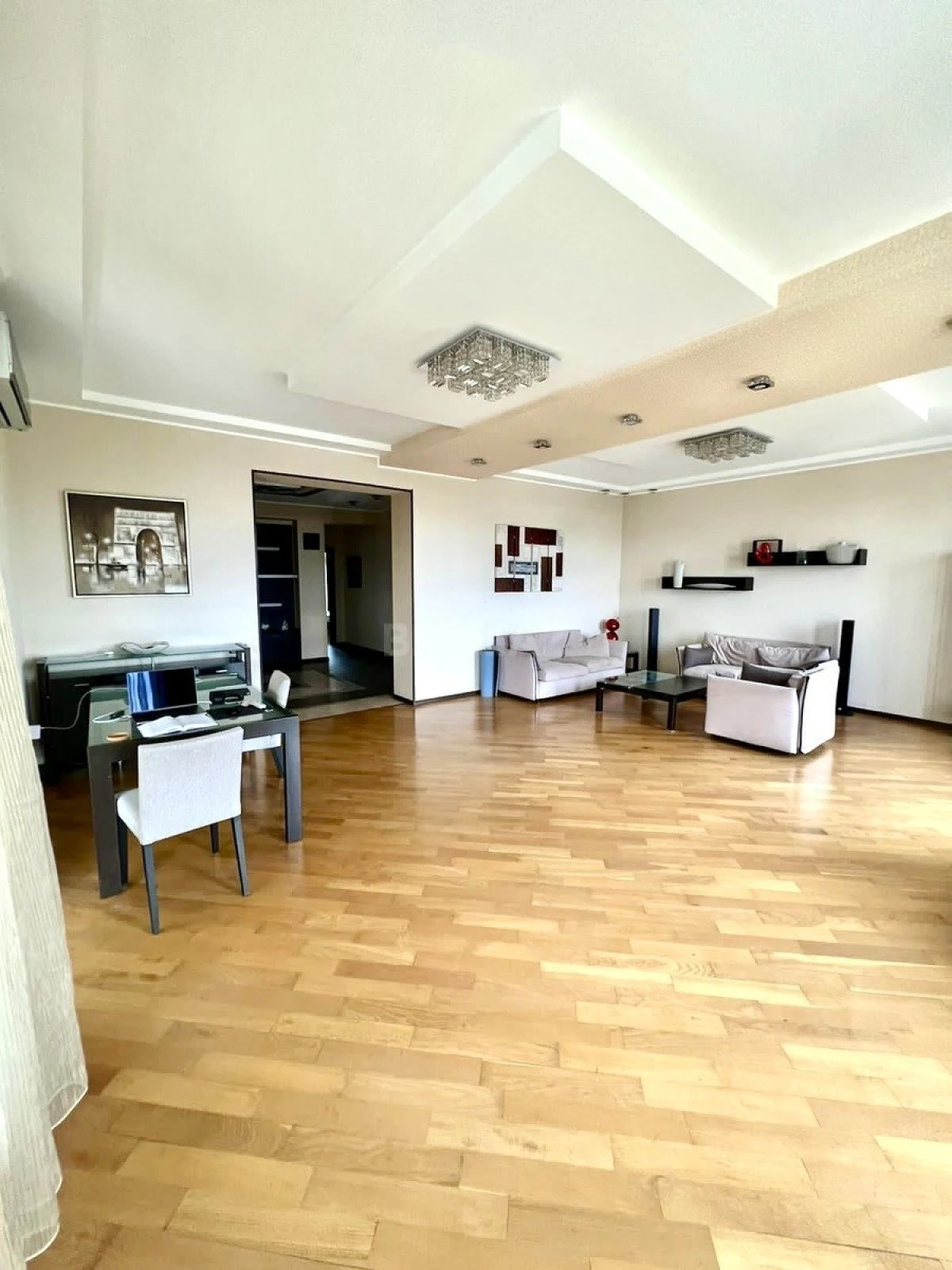 Kirayə verilir 3 otaqlı mənzil 180 m²