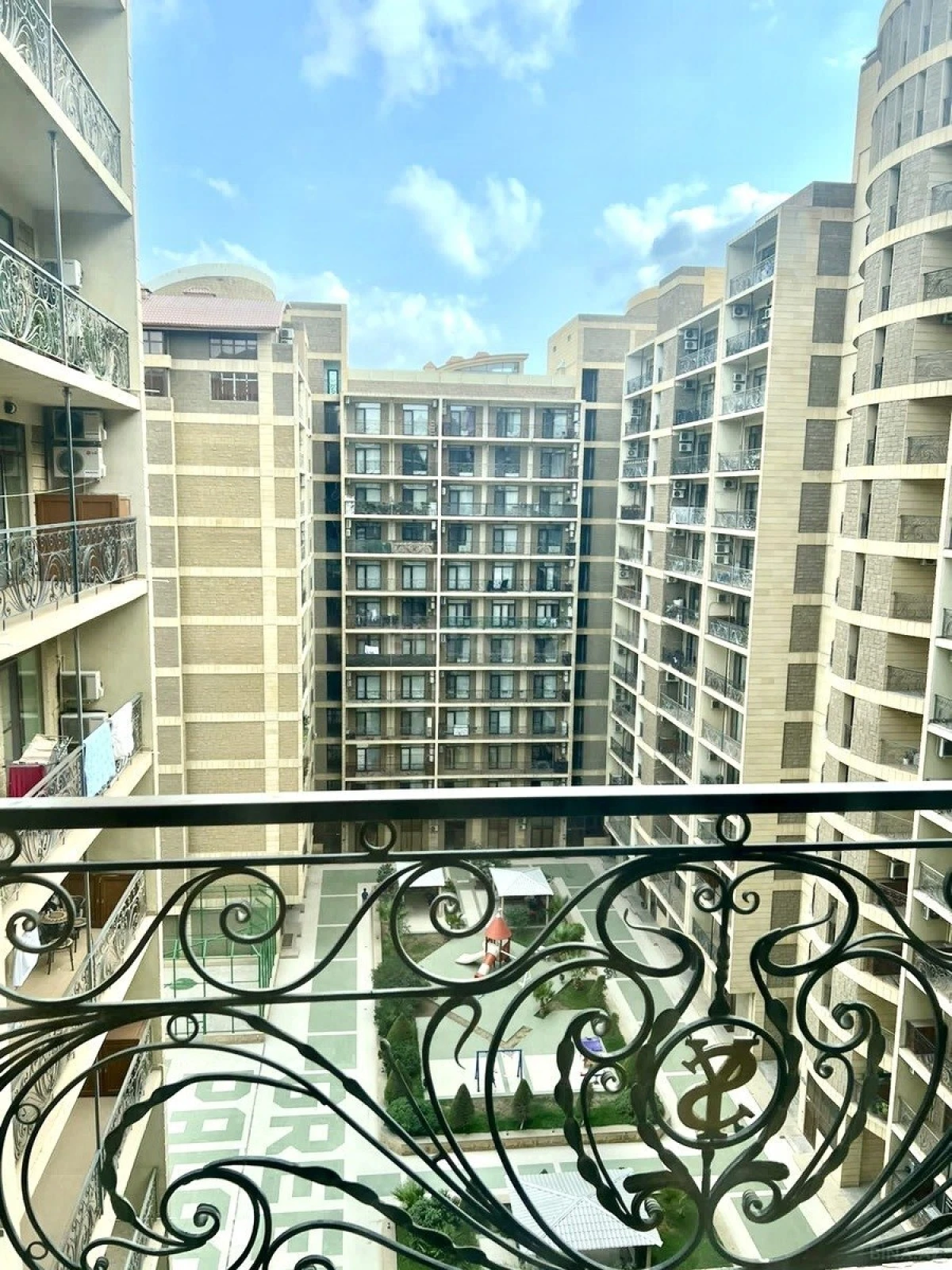 Kirayə verilir 3 otaqlı mənzil 180 m²