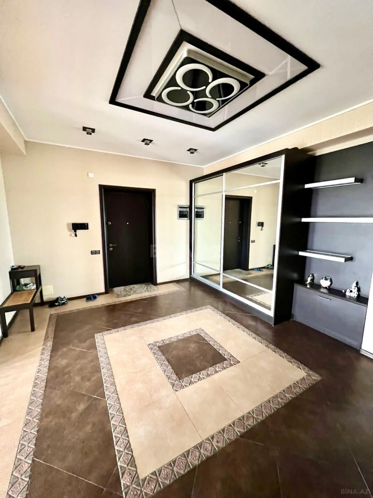 Kirayə verilir 3 otaqlı mənzil 180 m²