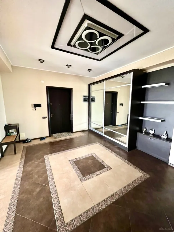 Kirayə verilir 3 otaqlı mənzil 180 m²