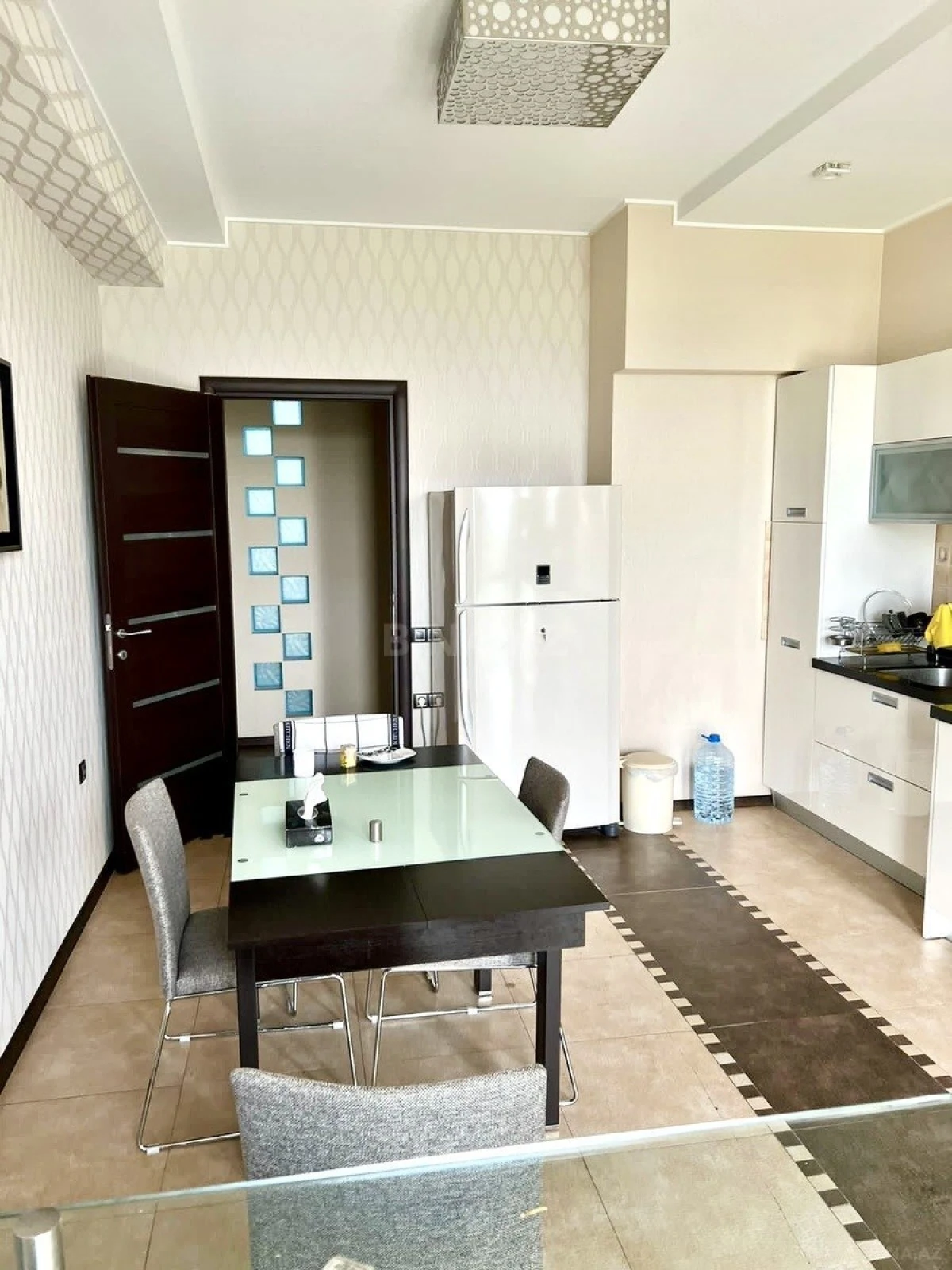 Kirayə verilir 3 otaqlı mənzil 180 m²