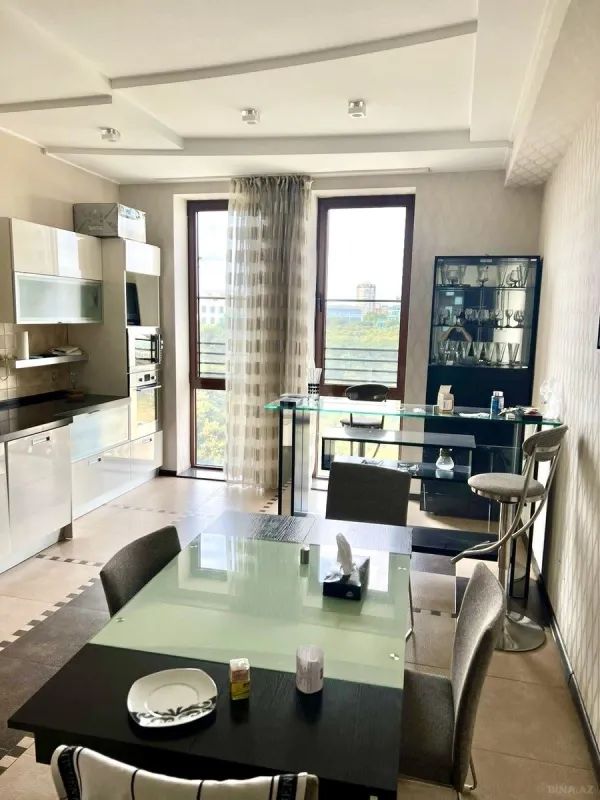 Kirayə verilir 3 otaqlı mənzil 180 m²