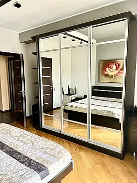 Kirayə verilir 3 otaqlı mənzil 180 m²