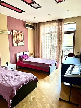 Kirayə verilir 3 otaqlı mənzil 180 m²