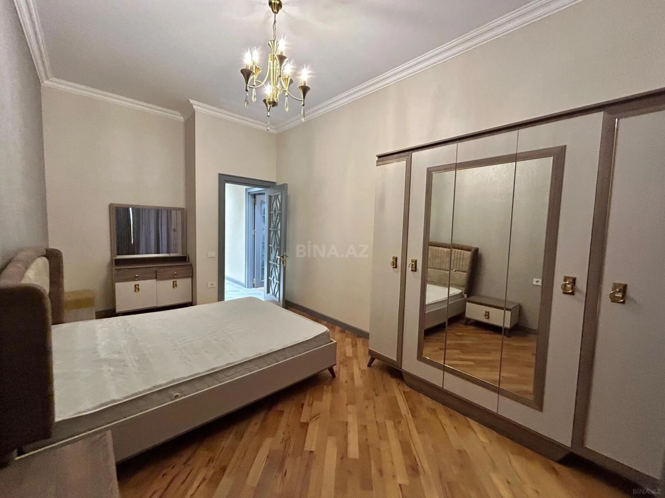 Kirayə verilir 2 otaqlı mənzil 90 m²