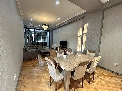 Kirayə verilir 2 otaqlı mənzil 90 m²