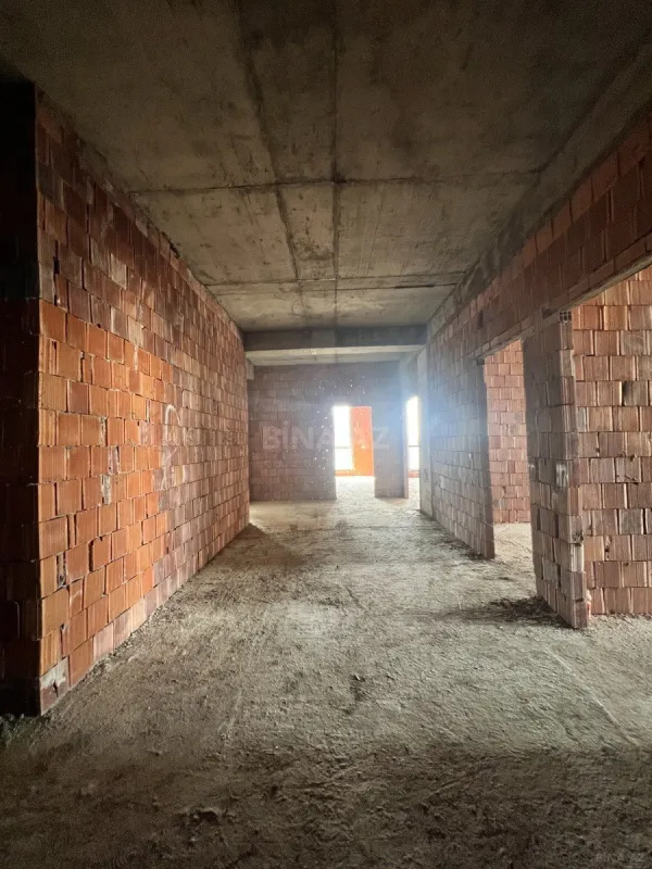 Satılır 4 otaqlı mənzil 220 m²