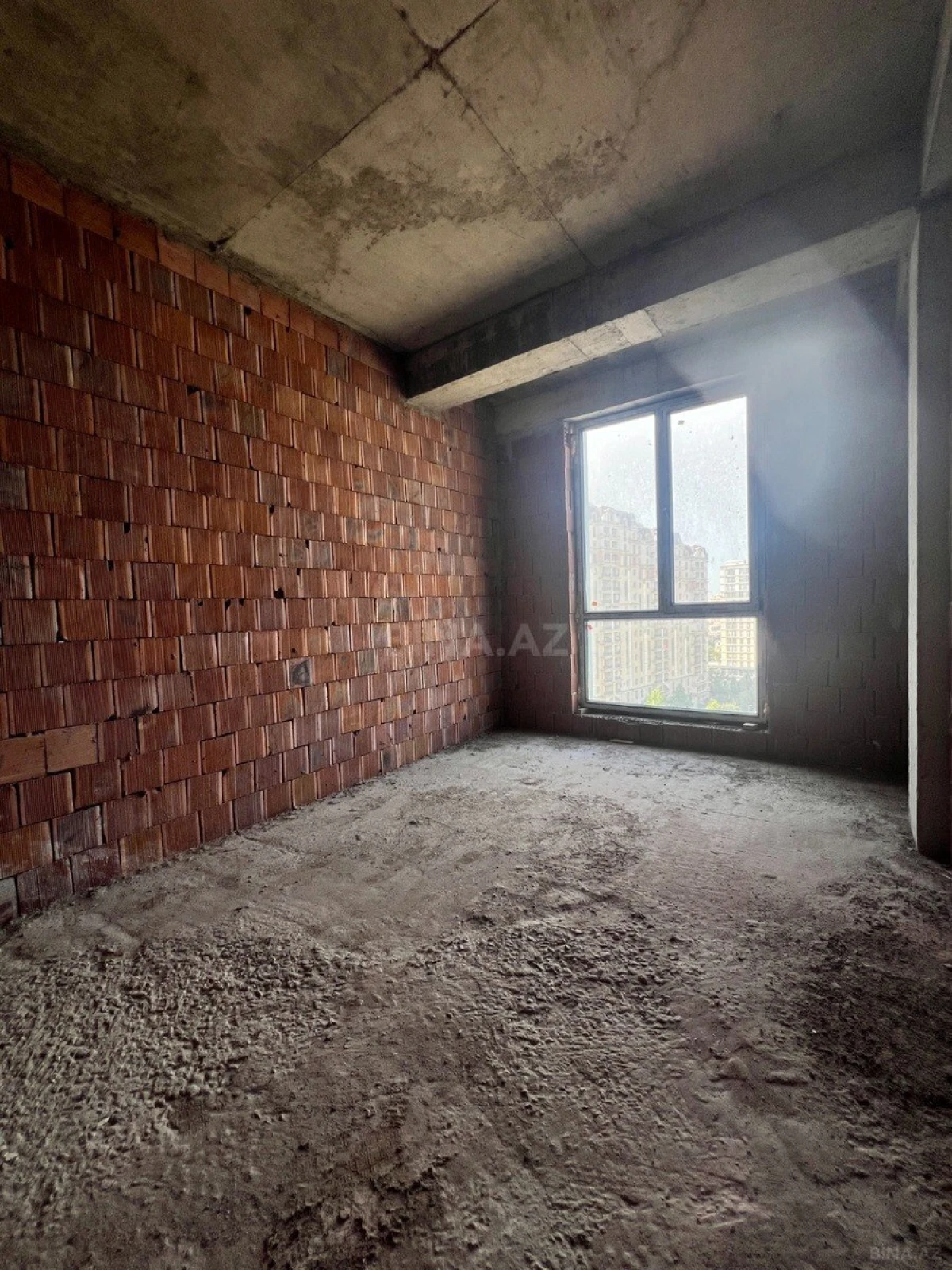 Satılır 4 otaqlı mənzil 220 m²