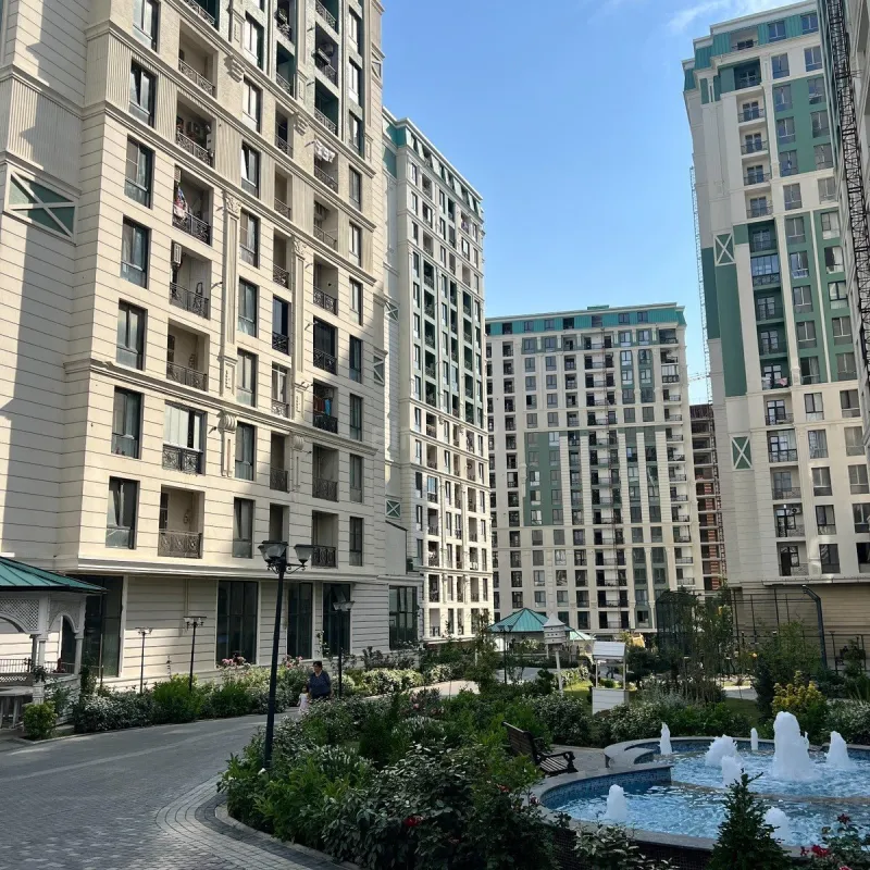 Satılır 4 otaqlı mənzil 220 m²