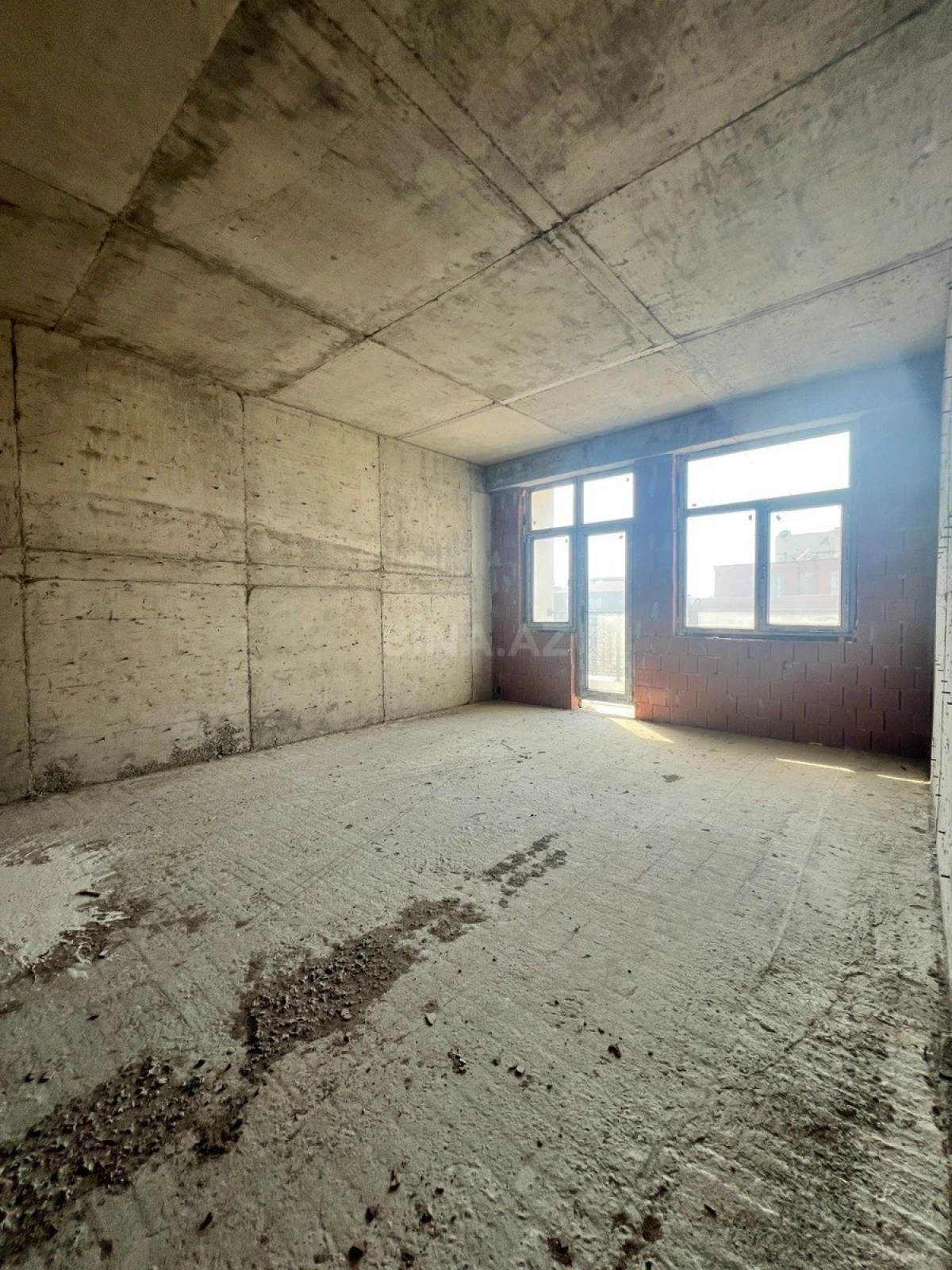 Satılır 4 otaqlı mənzil 220 m²