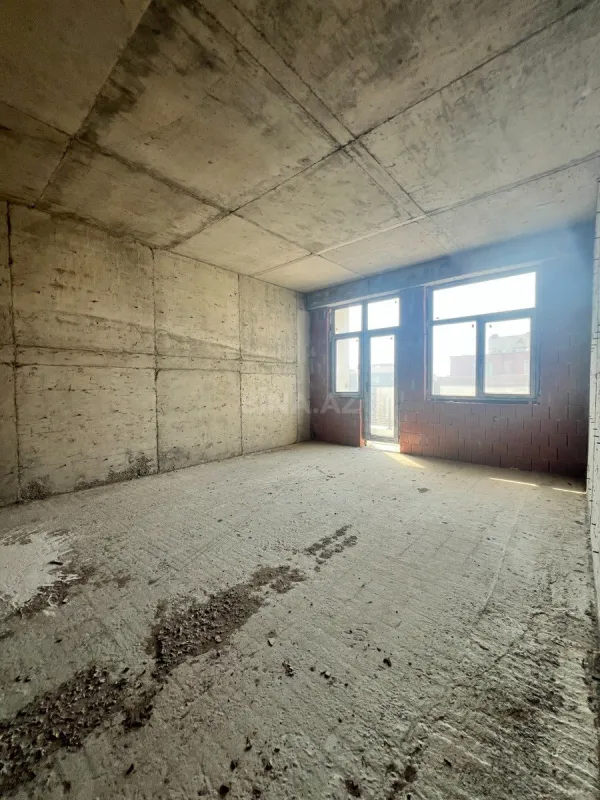 Satılır 4 otaqlı mənzil 220 m²