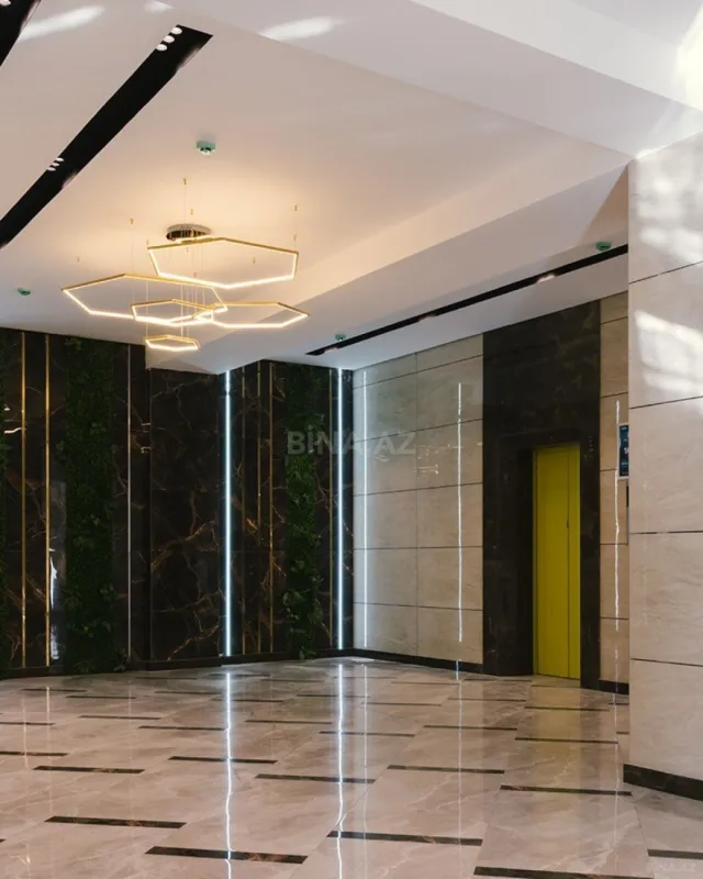 Satılır 4 otaqlı mənzil 220 m²