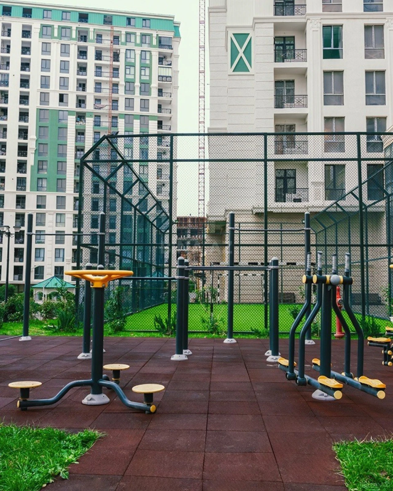 Satılır 4 otaqlı mənzil 220 m²