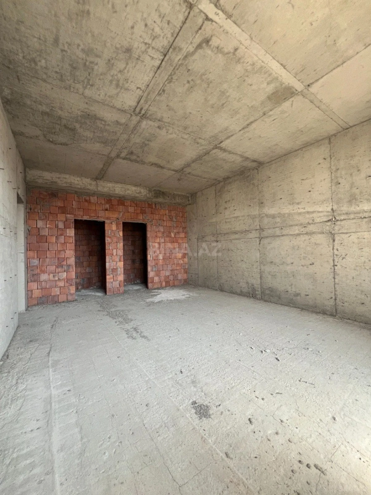 Satılır 4 otaqlı mənzil 220 m²