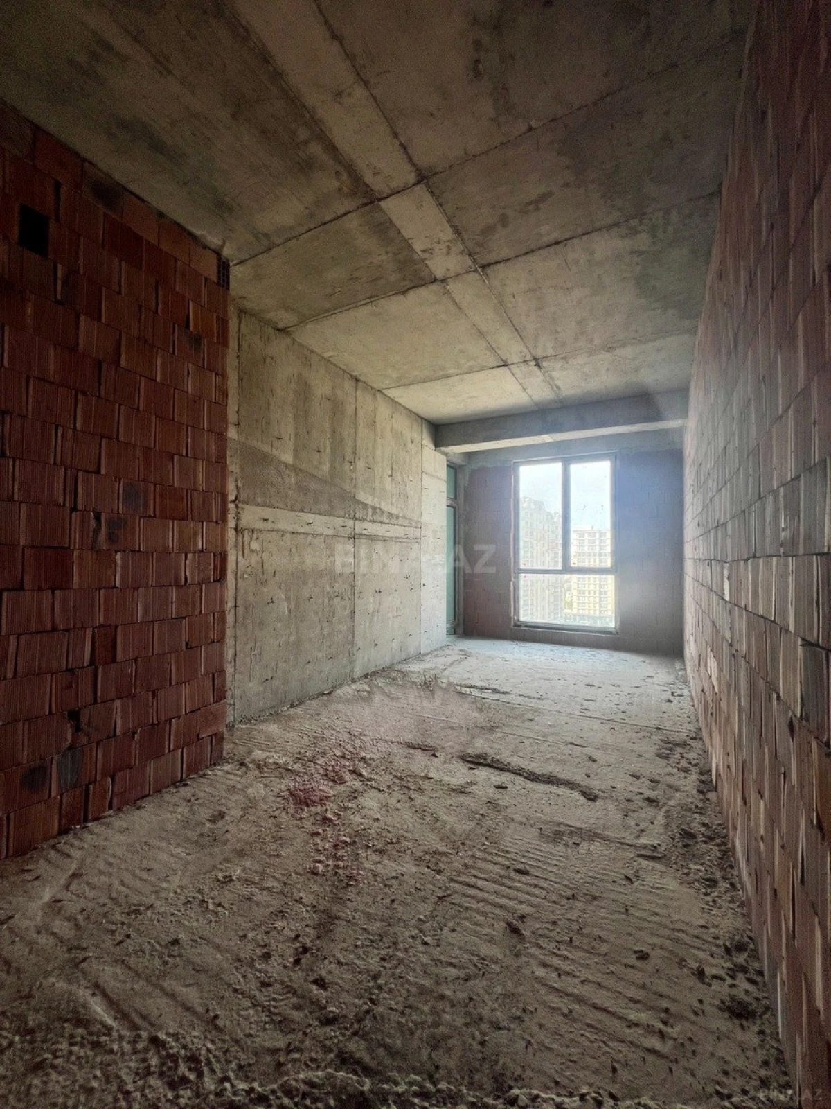 Satılır 4 otaqlı mənzil 220 m²