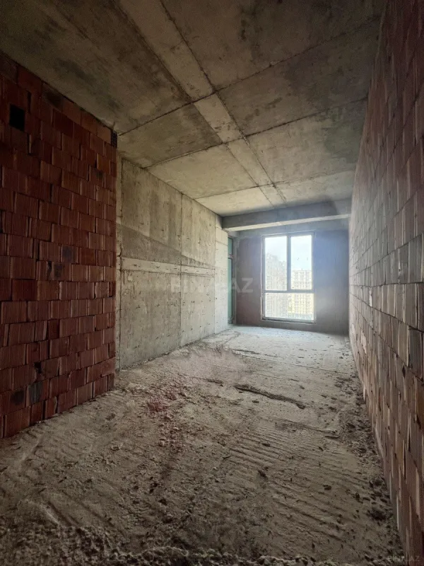 Satılır 4 otaqlı mənzil 220 m²