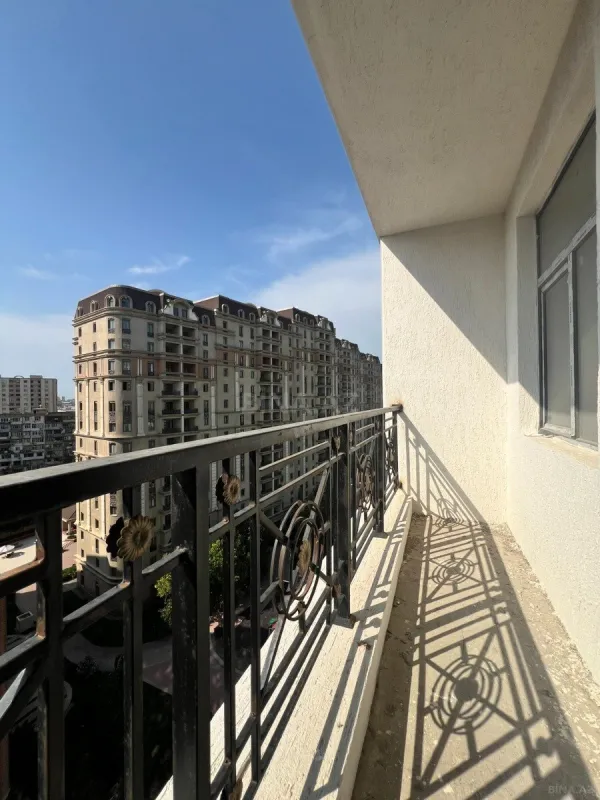 Satılır 4 otaqlı mənzil 220 m²