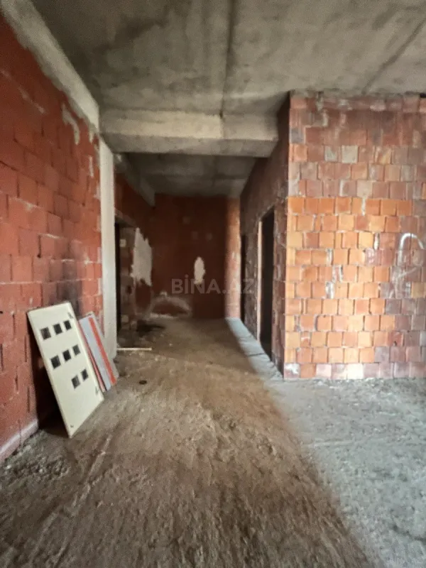 Satılır 4 otaqlı mənzil 220 m²