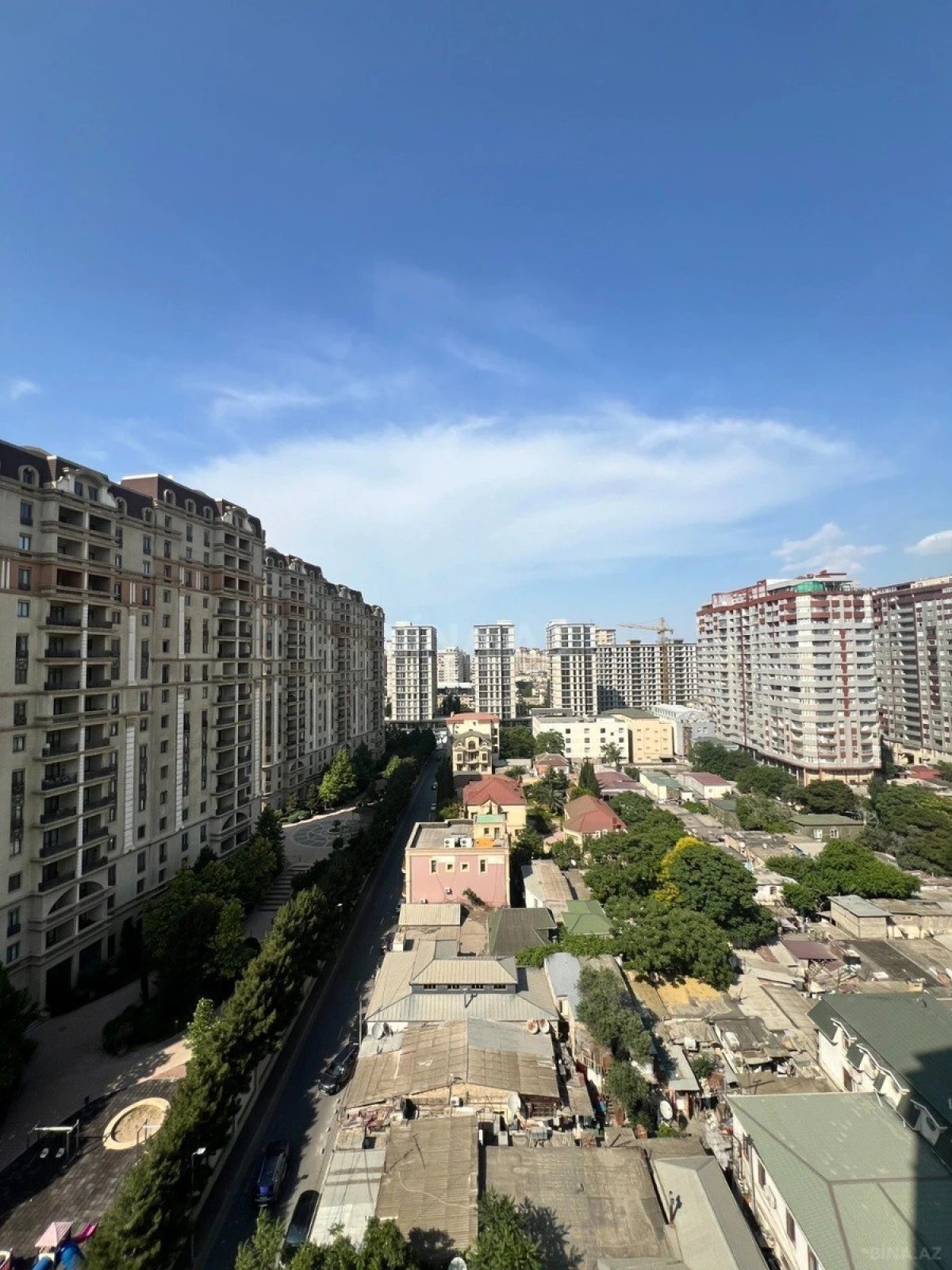 Satılır 4 otaqlı mənzil 220 m²