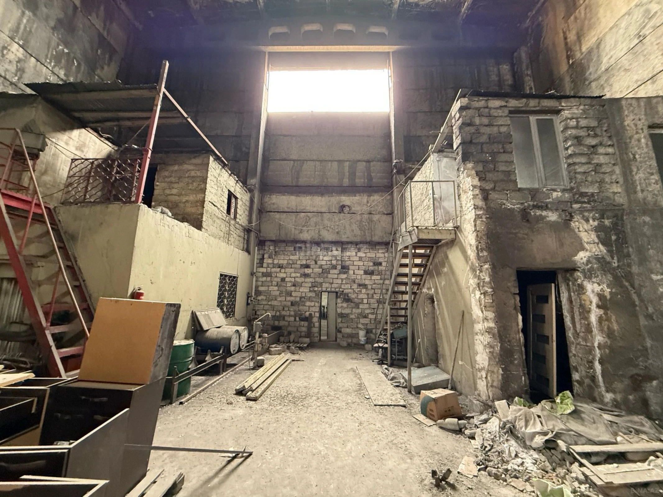 Satılır obyekt 2800 m²