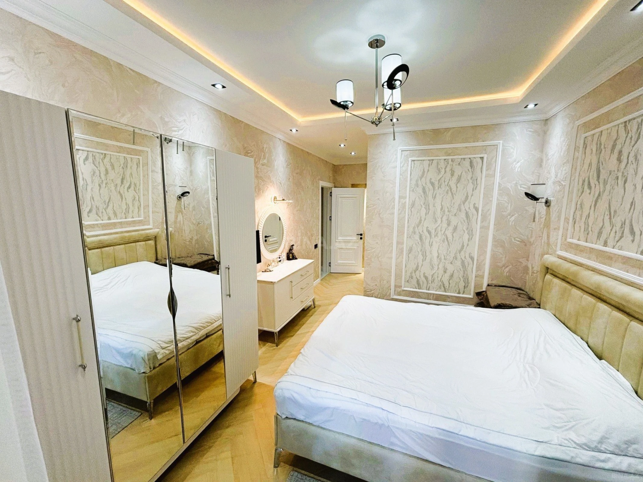 Satılır 4 otaqlı mənzil 167.7 m²