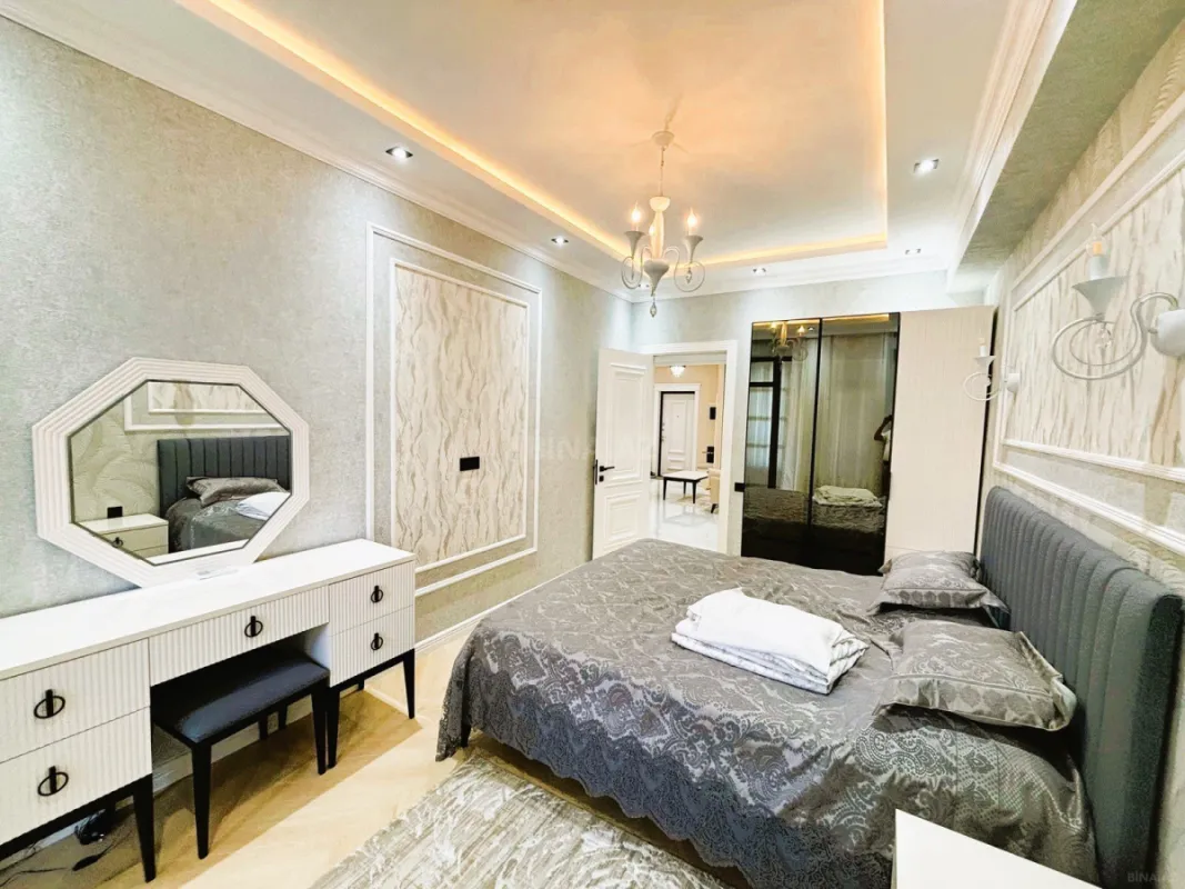 Satılır 4 otaqlı mənzil 167.7 m²