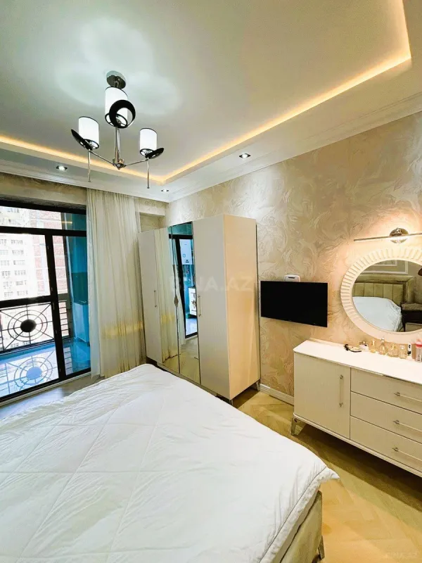 Satılır 4 otaqlı mənzil 167.7 m²