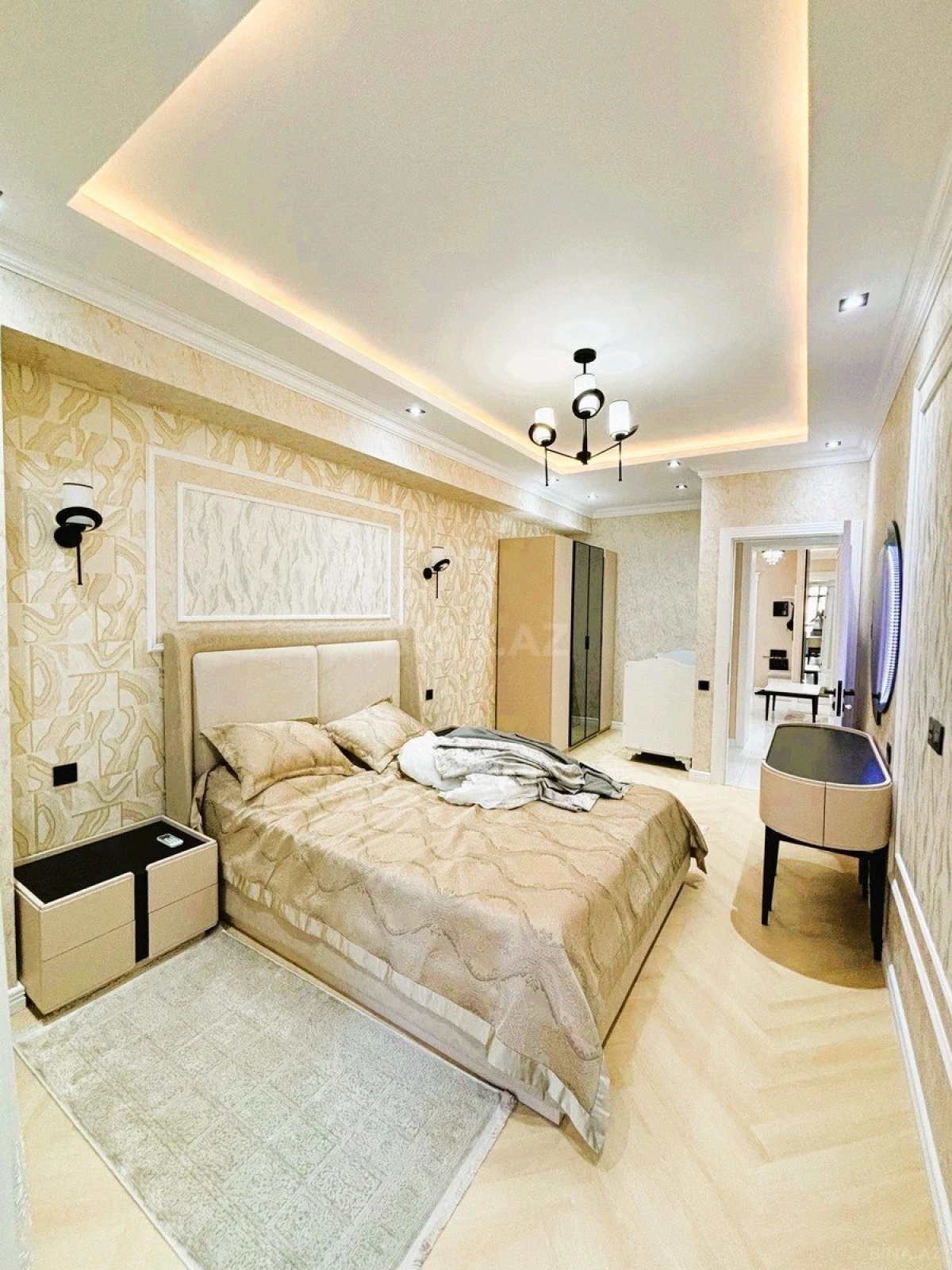 Satılır 4 otaqlı mənzil 167.7 m²