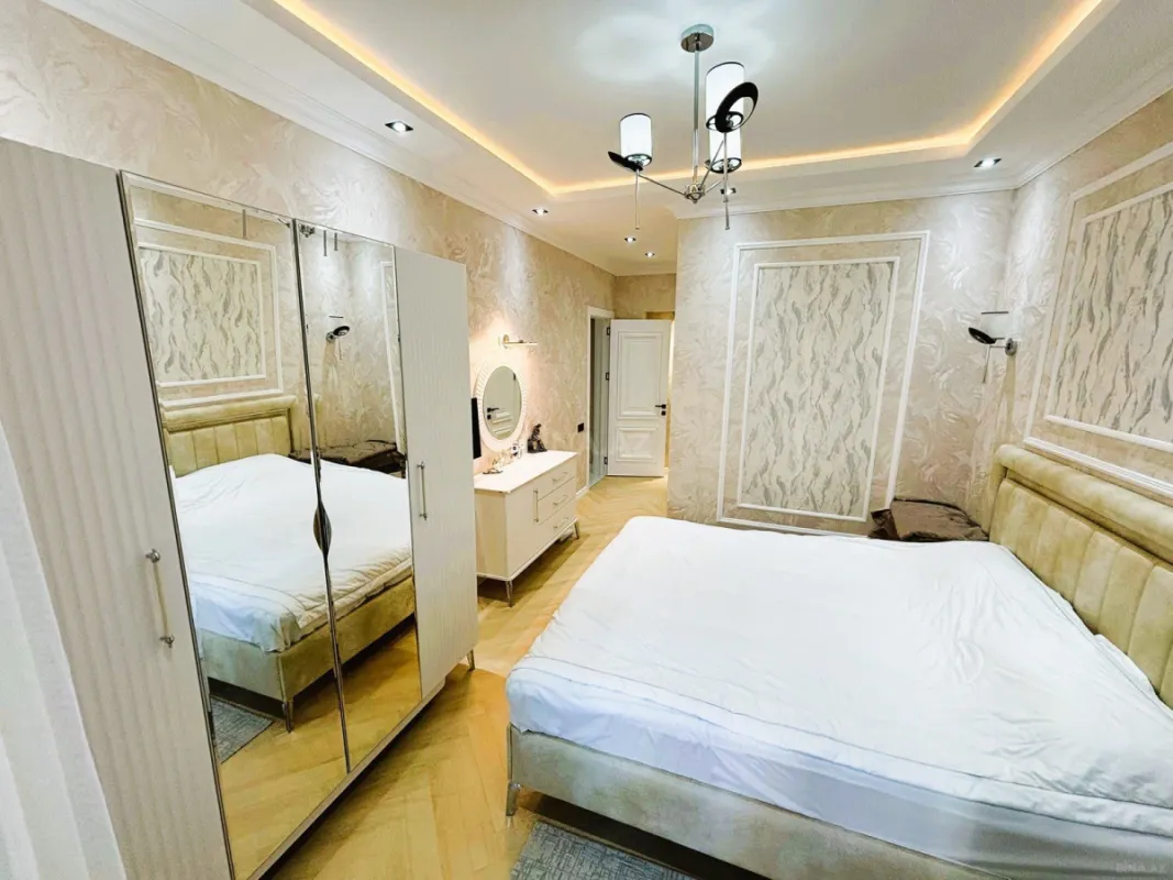 Satılır 4 otaqlı mənzil 167.7 m²