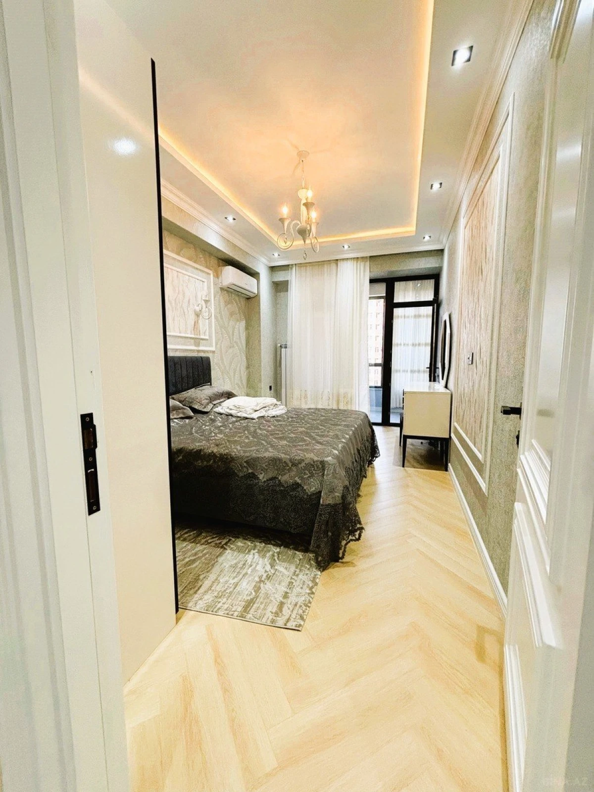 Satılır 4 otaqlı mənzil 167.7 m²