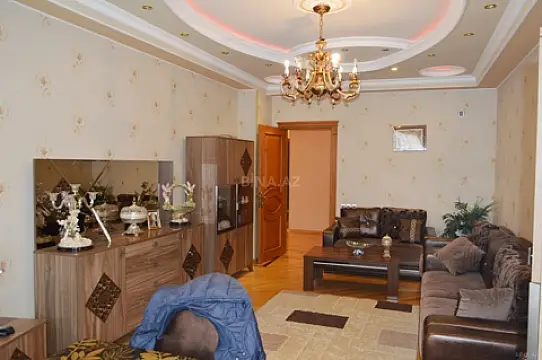 Satılır 4 otaqlı mənzil 156 m²