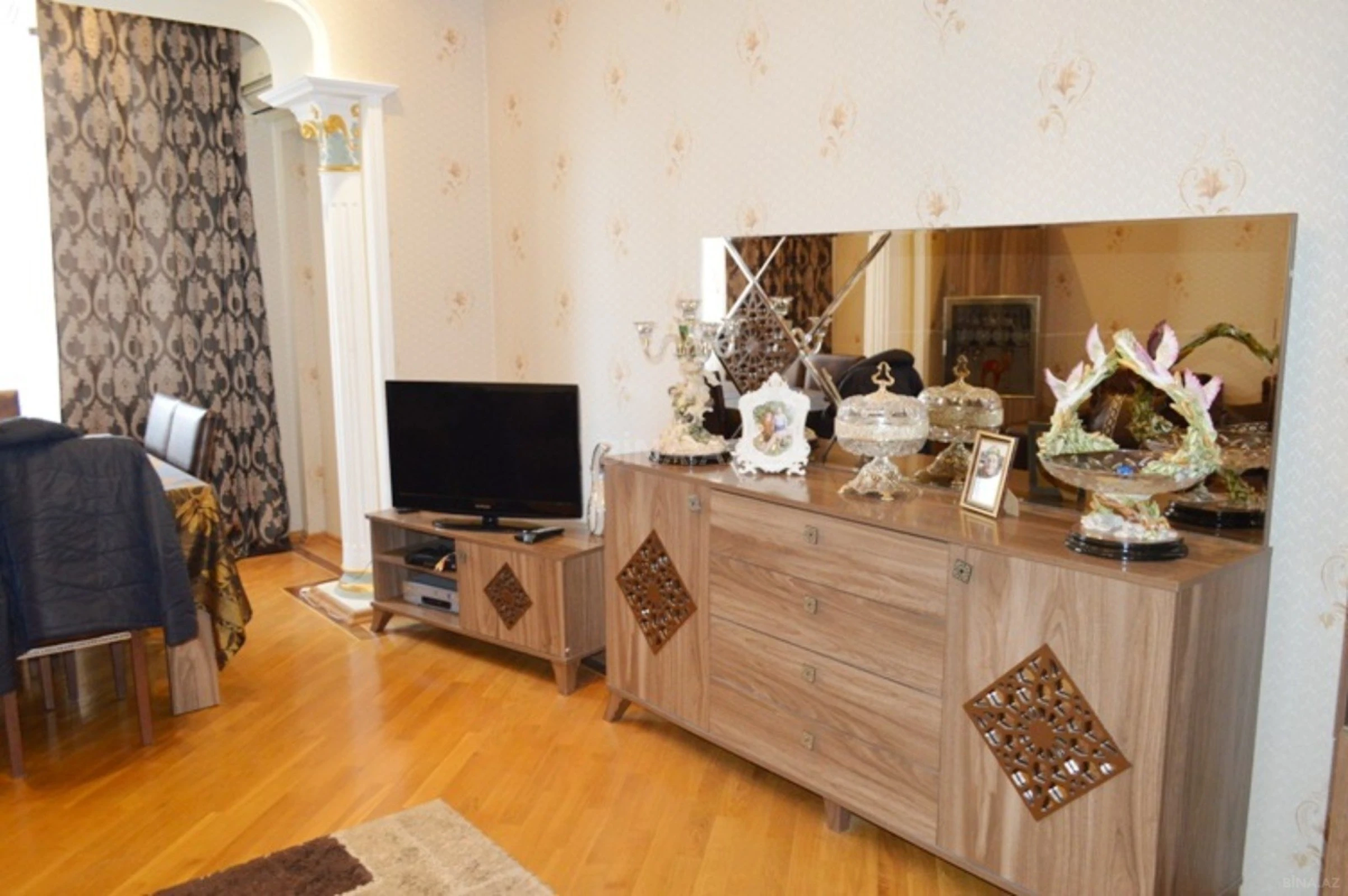 Satılır 4 otaqlı mənzil 156 m²